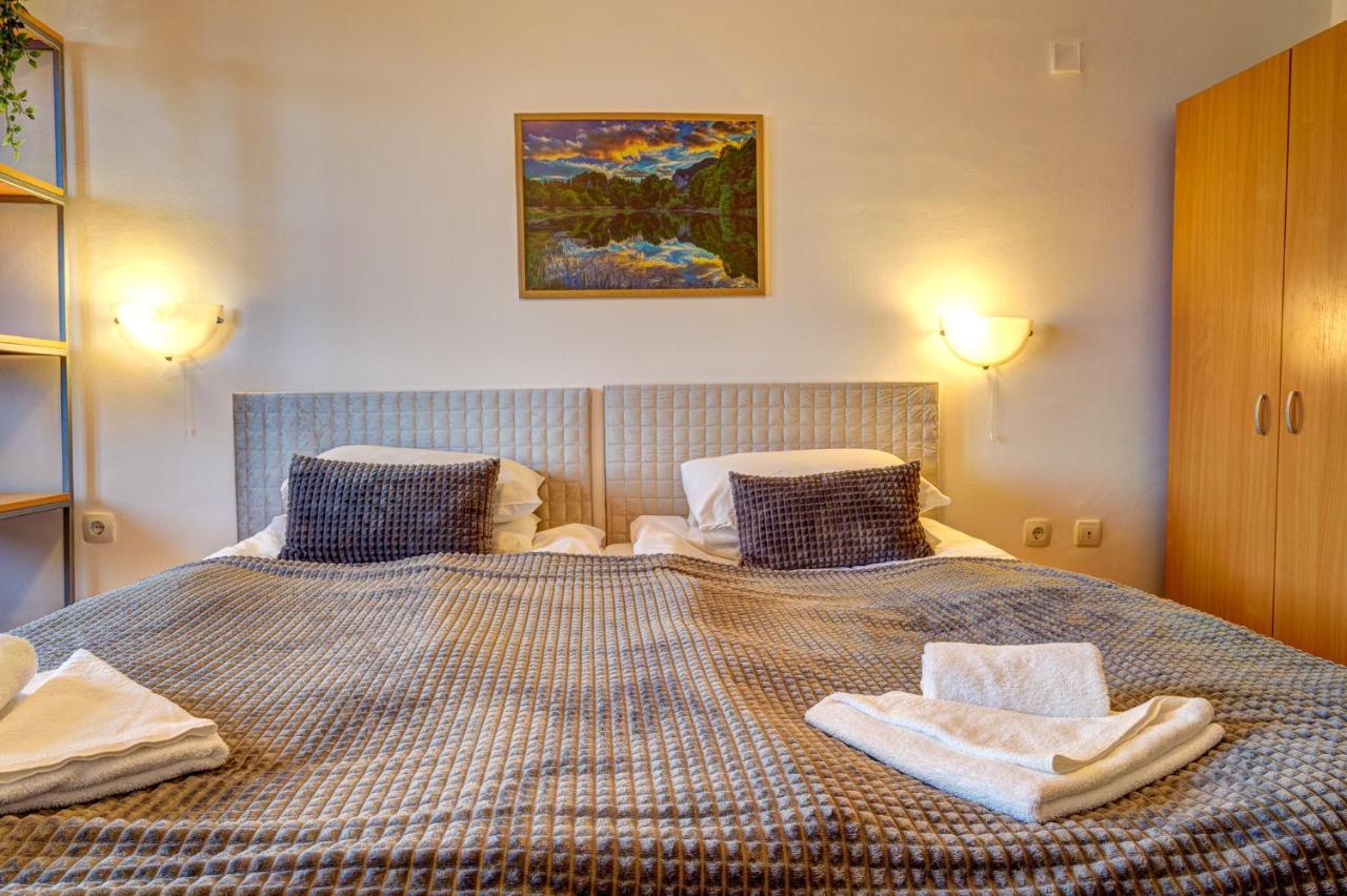 Aparthotel Silver Hills Free Parking Szmoljan Kültér fotó