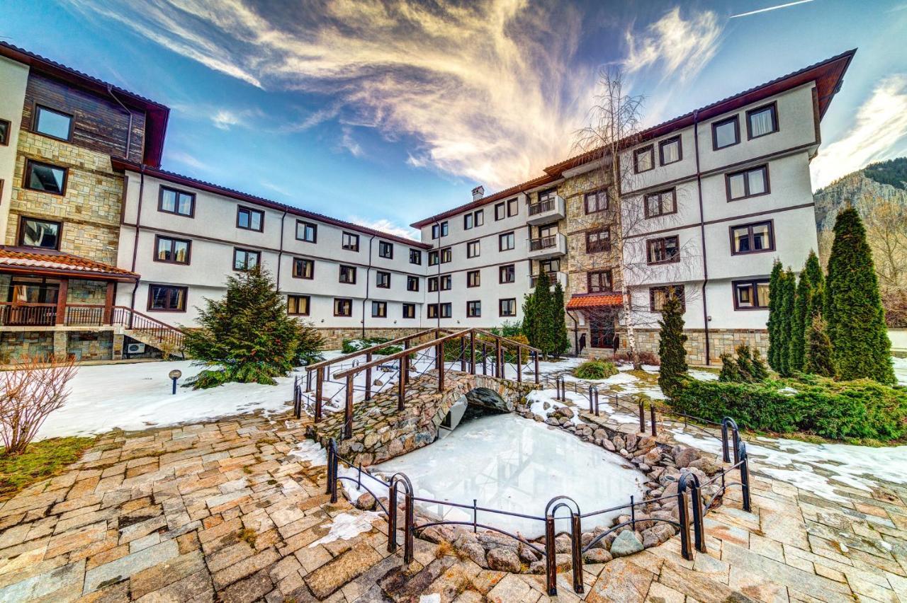 Aparthotel Silver Hills Free Parking Szmoljan Kültér fotó