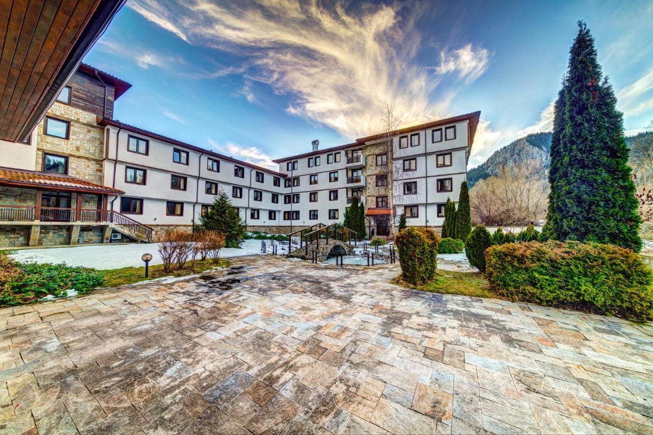 Aparthotel Silver Hills Free Parking Szmoljan Kültér fotó