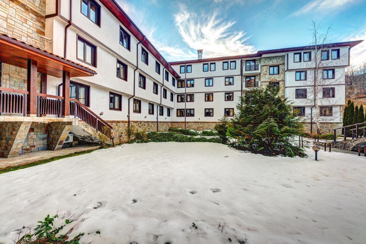 Aparthotel Silver Hills Free Parking Szmoljan Kültér fotó
