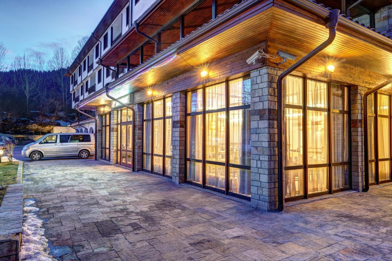 Aparthotel Silver Hills Free Parking Szmoljan Kültér fotó