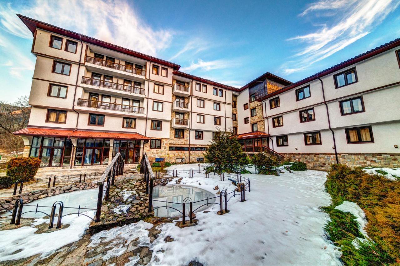 Aparthotel Silver Hills Free Parking Szmoljan Kültér fotó