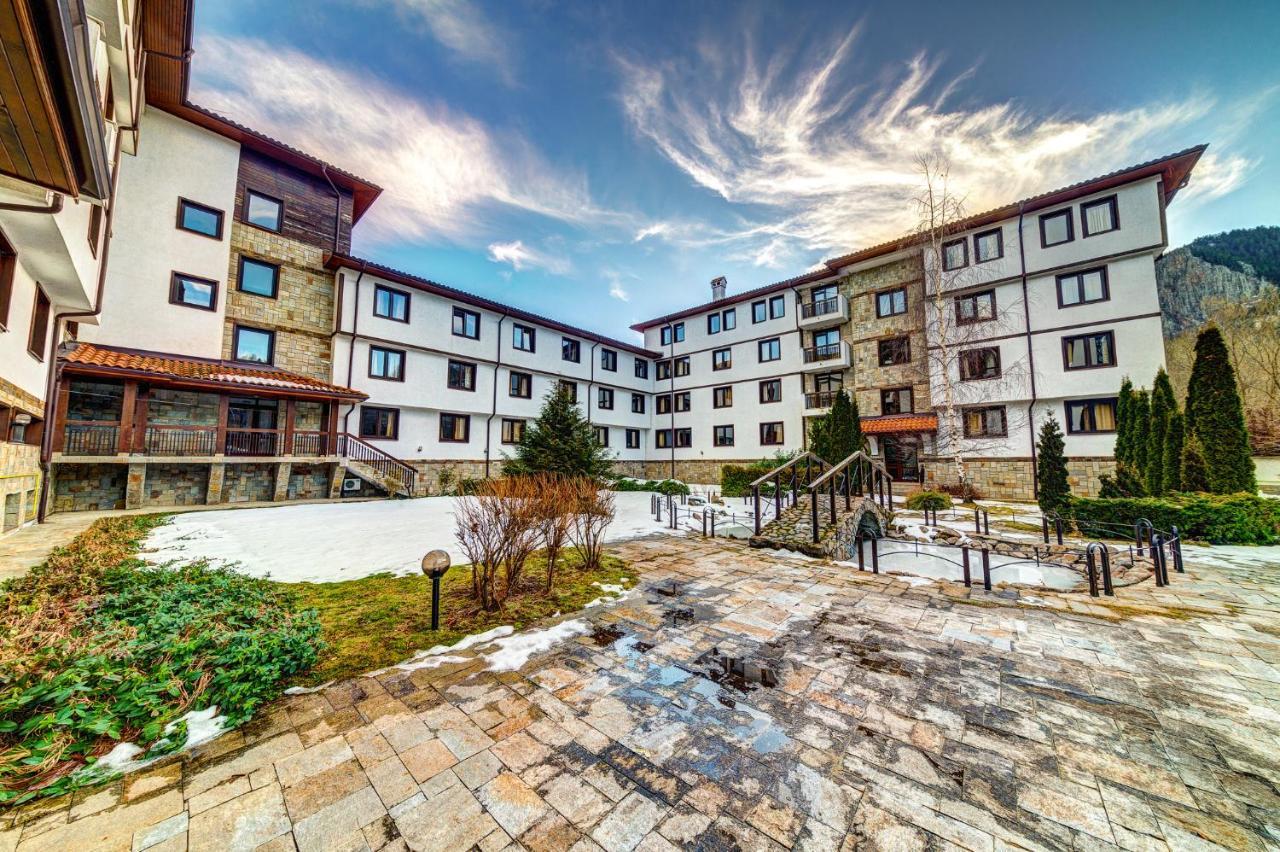 Aparthotel Silver Hills Free Parking Szmoljan Kültér fotó