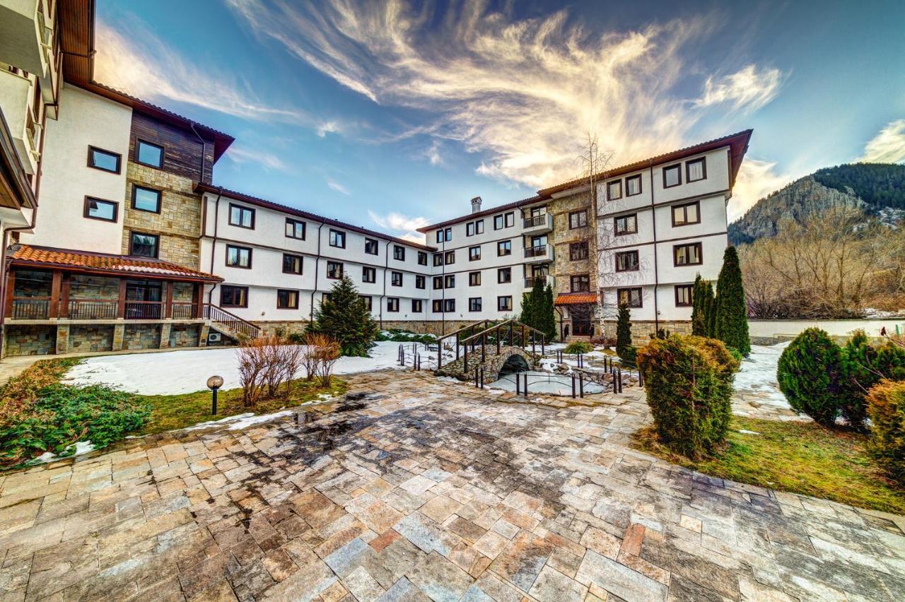 Aparthotel Silver Hills Free Parking Szmoljan Kültér fotó